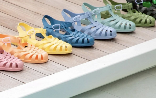 Summer Edito : on porte quoi aux pieds cet été ? Un iconique : les Méduses !