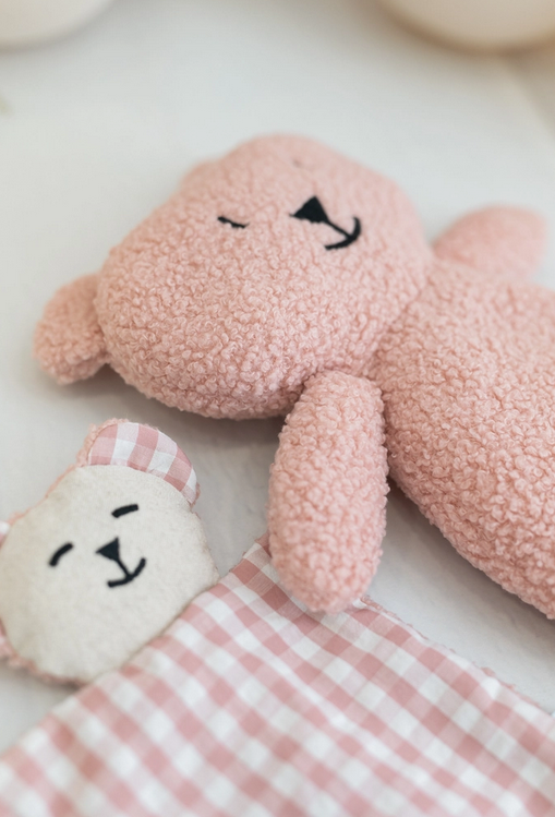 Ourson en peluche rose pastel