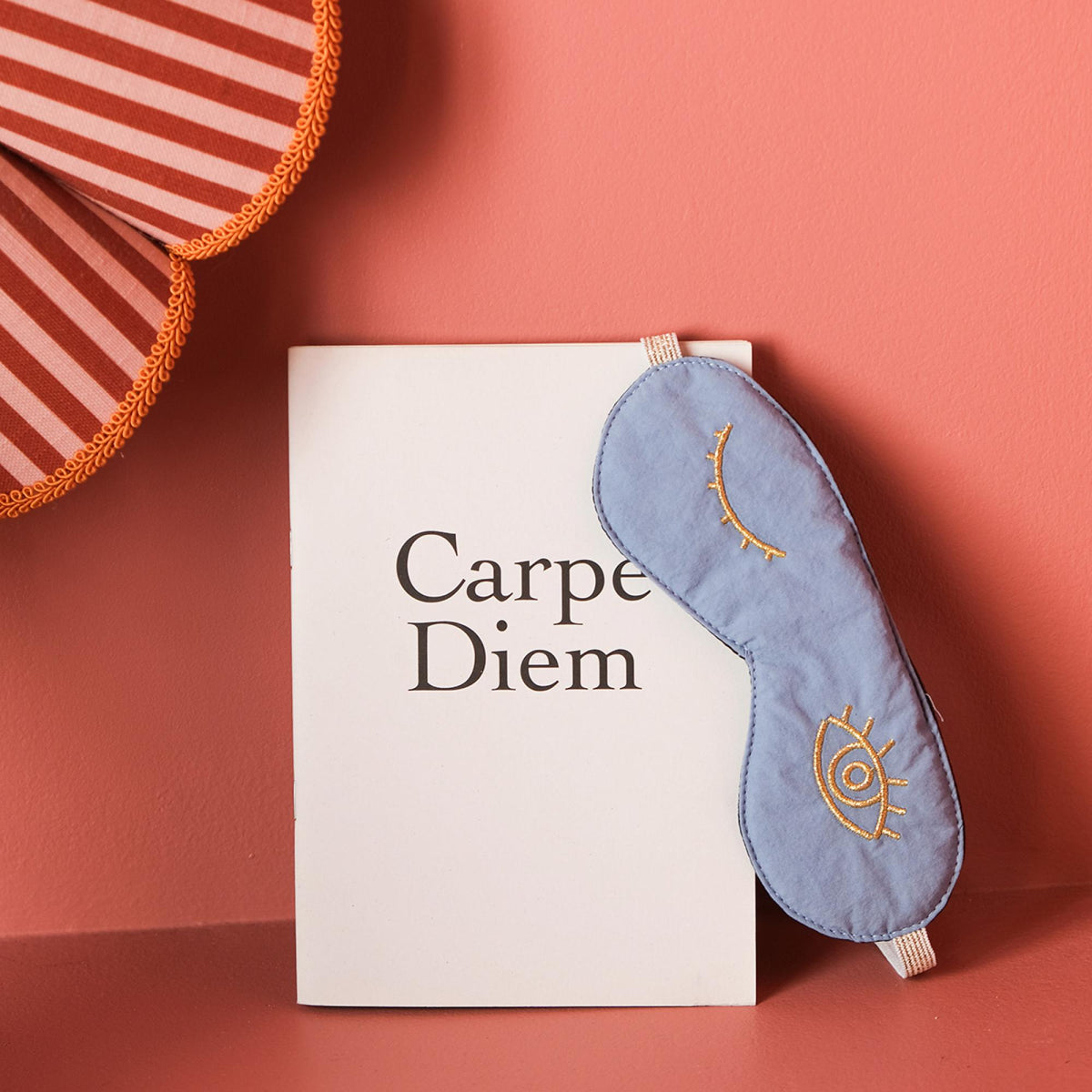 masque de nuit pour les yeux bleu céleste
